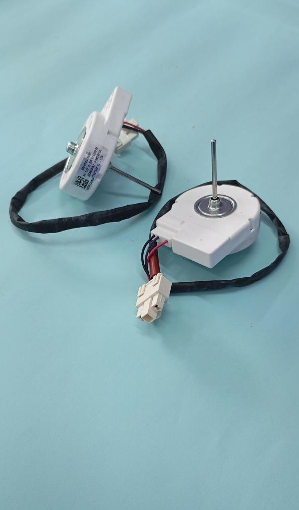 MOTOR ABANICO 3 L REFRIG SAMSUNG 12V / 4.5W / 2150RPM / 50240401000K