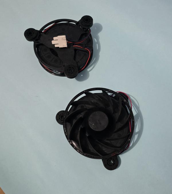 VENTILADOR TIPO CARACOL REFRIGERADORA FRIGIDAIRE 12V / 3 LINES 2501000015 / GW12E12MS1FB-52