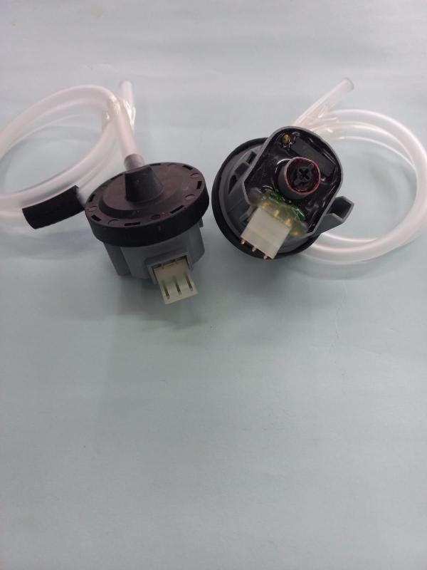 SWITCH NIVEL AGUA PARA LAVADORA DAEWOO / HACEB 3 PINES GRIS